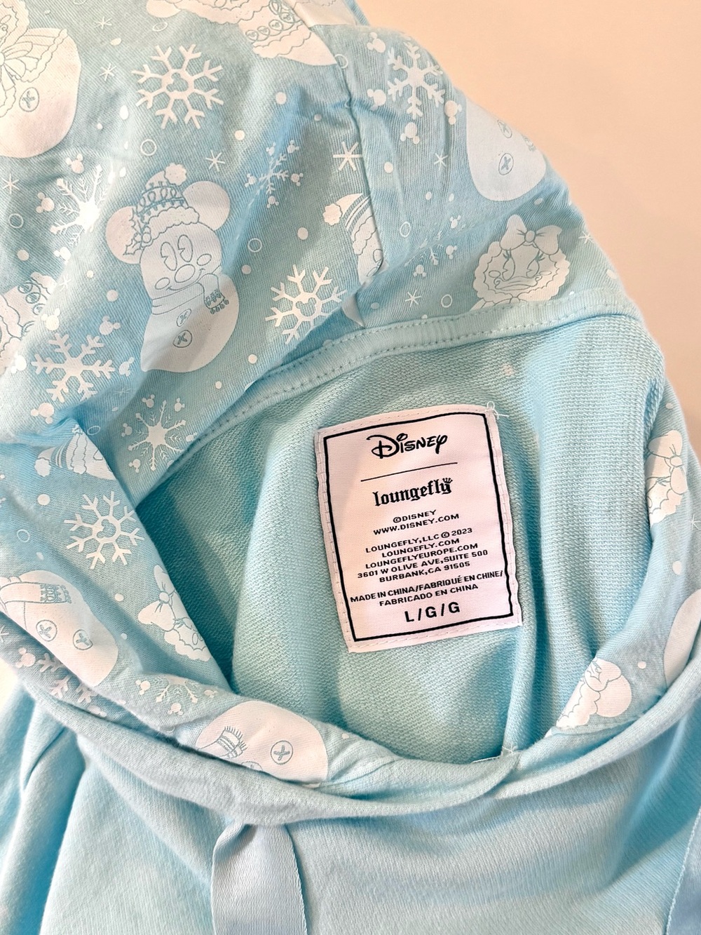 Disney / Loungefly Holiday Hoodie size Large - Picture 10 of 10